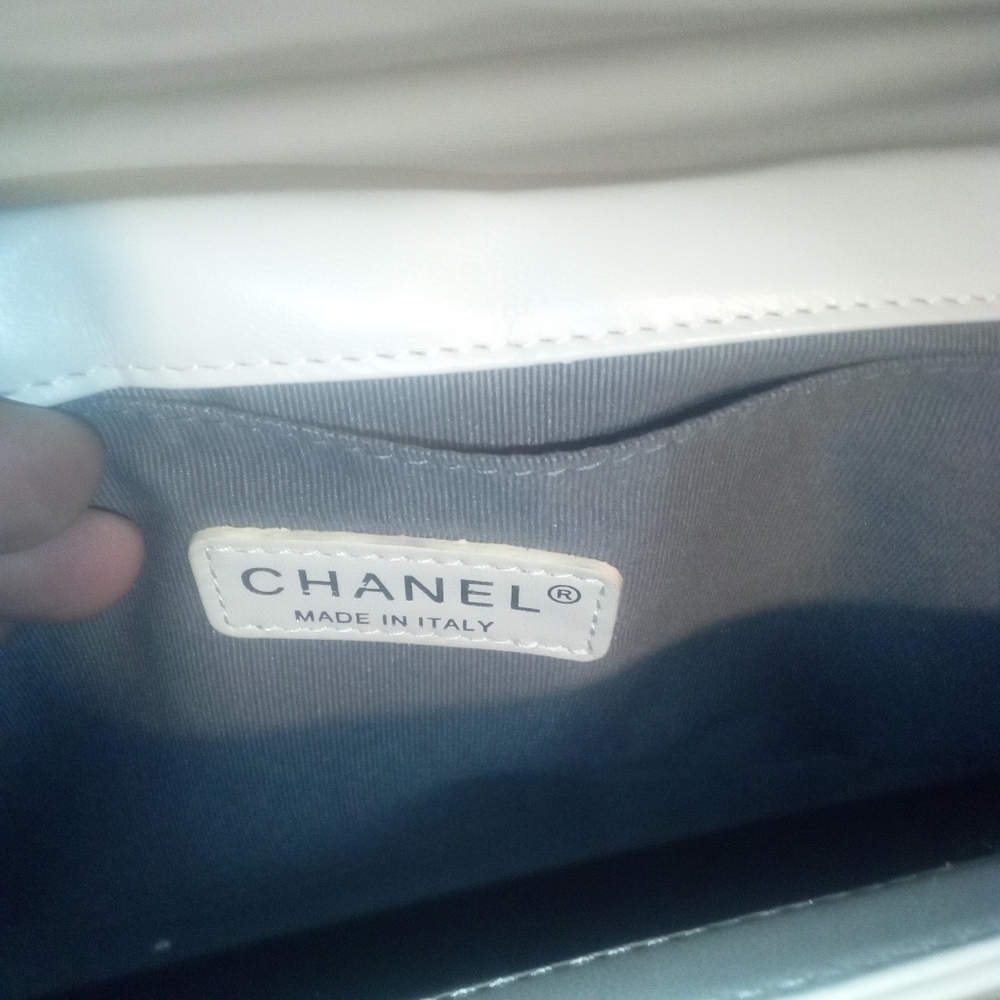 CHANEL Tan and Cream Python Shoulder Bag - Picture 2 of 5